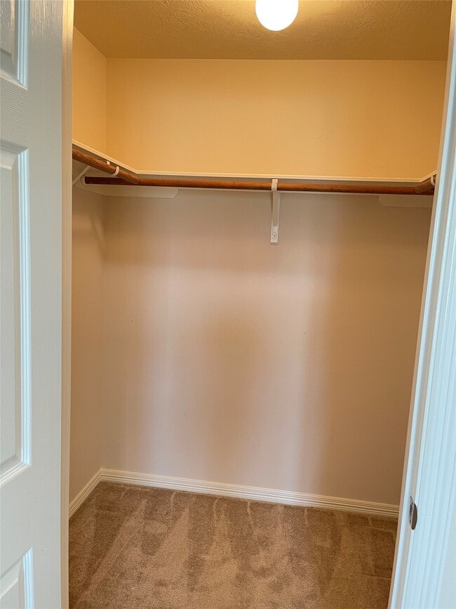 Building Photo - 10723 Lake Riata Ln