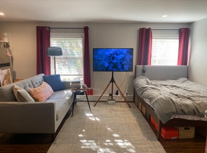 Building Photo - 80 Venus St