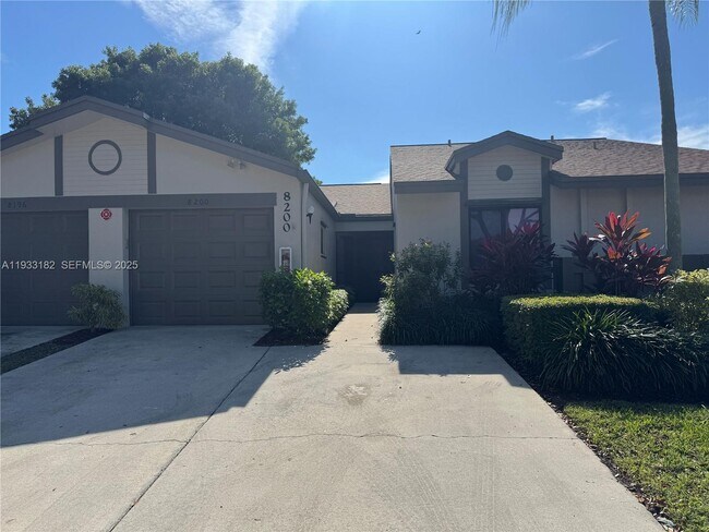 Building Photo - 8200 Whispering Palm Dr