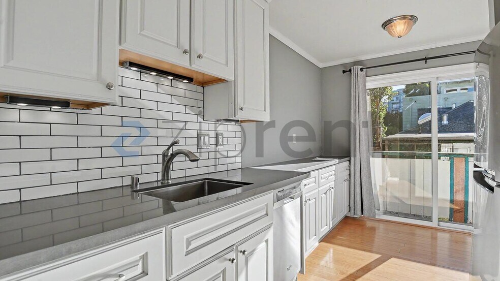 Building Photo - Unit 105