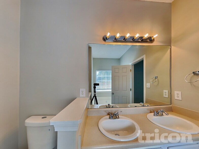 Building Photo - 1170 Augusta Woods Dr