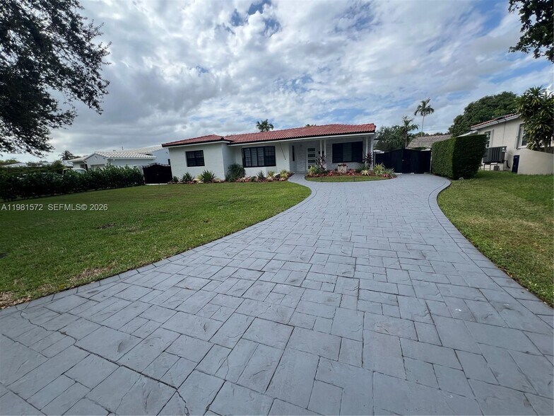 Building Photo - 140 Pocatella St