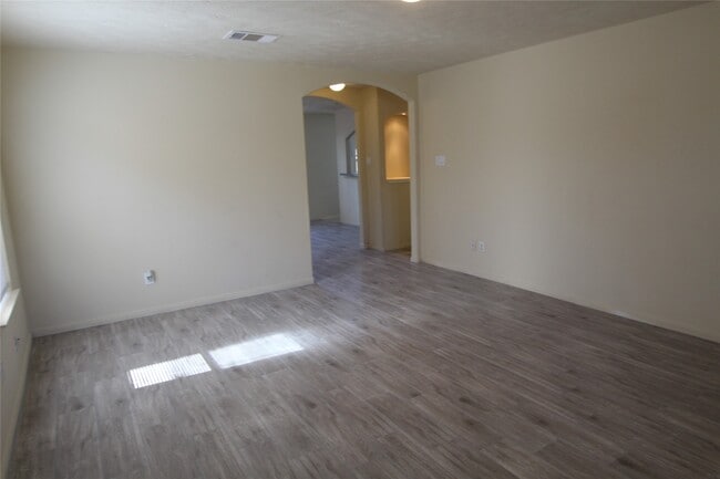 Building Photo - 5707 Saluda Creek Ln