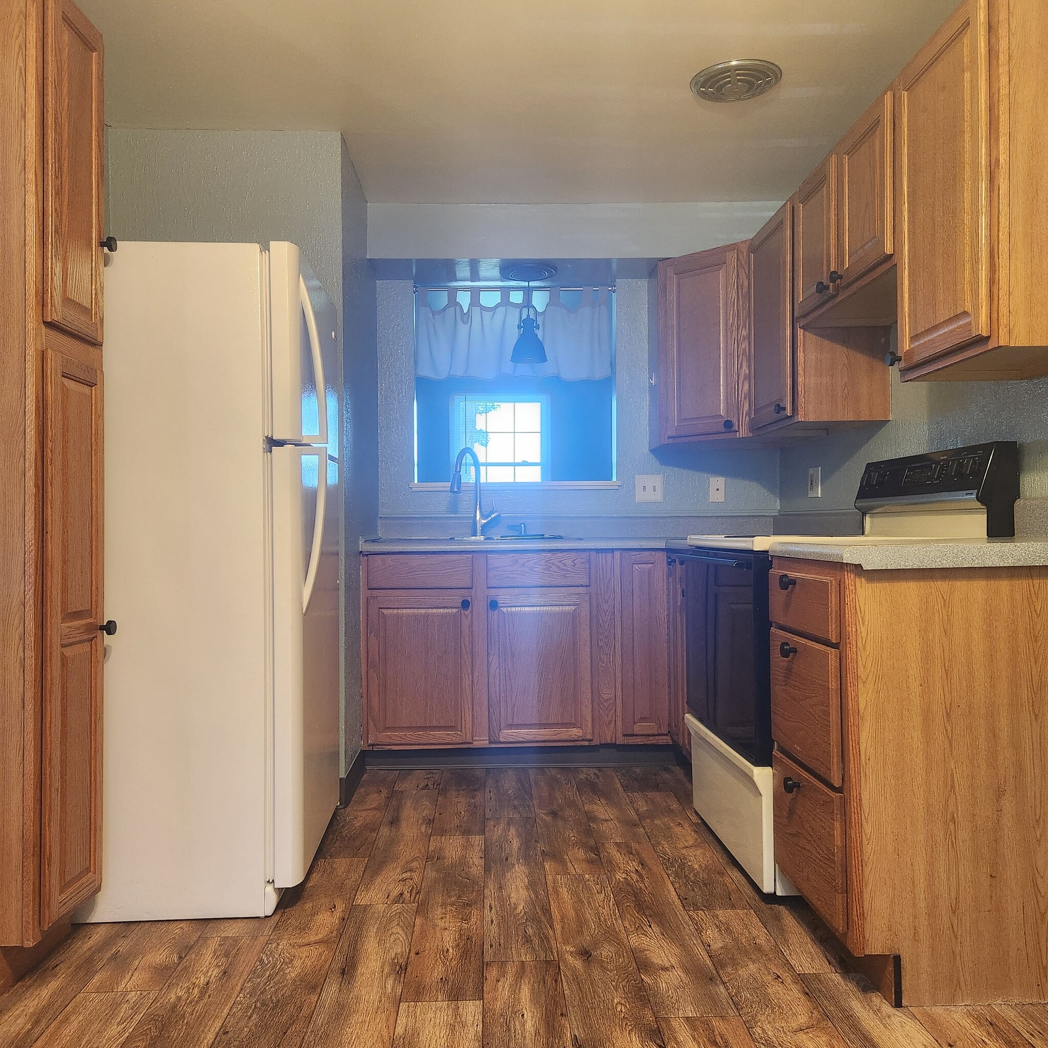 Kitchen - 139 Whitestown Vlg