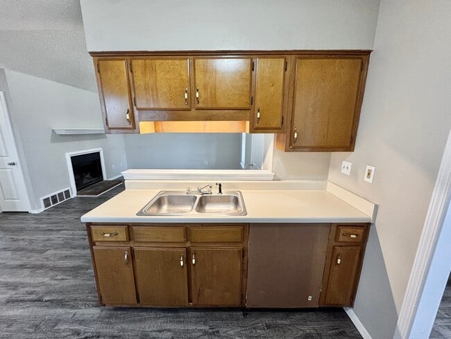 Building Photo - 6481 Summer Creek E