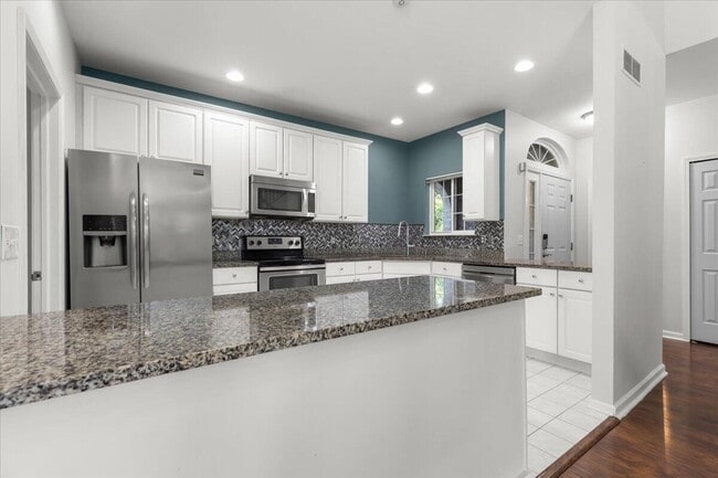 Building Photo - 41784 Glade Rd