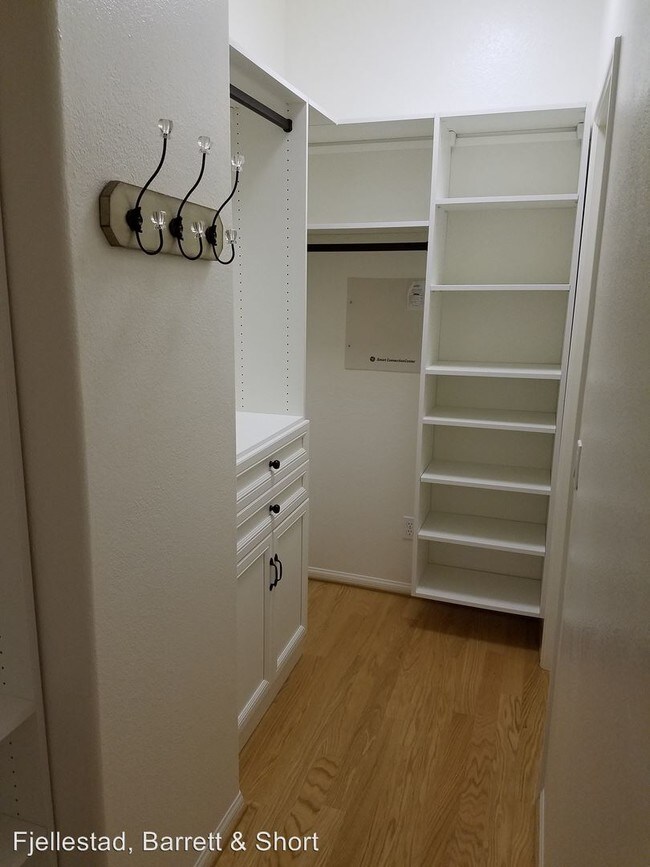 Building Photo - 3 br, 3 bath House - 1046 Iron Wheel Street