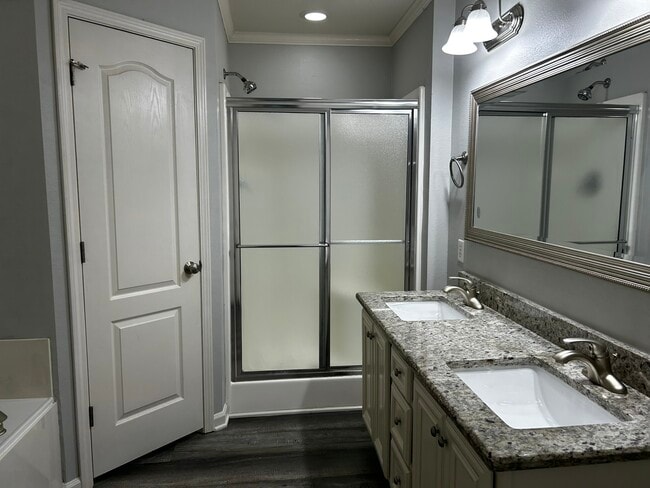 Building Photo - 210-210 Hidden Meadows Dr