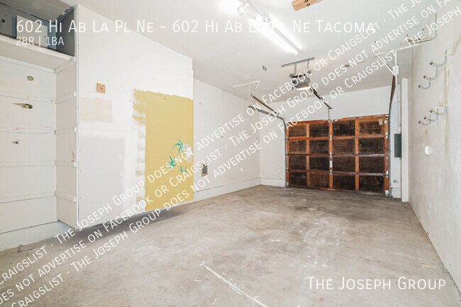 Building Photo - 602 Hi-Ab-La Pl NE