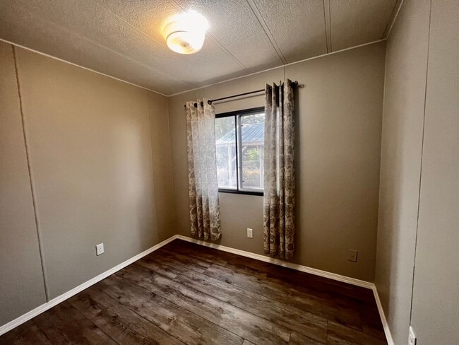 Building Photo - Newly Remodeled 3-Bedroom on Fully-Fenced Lot