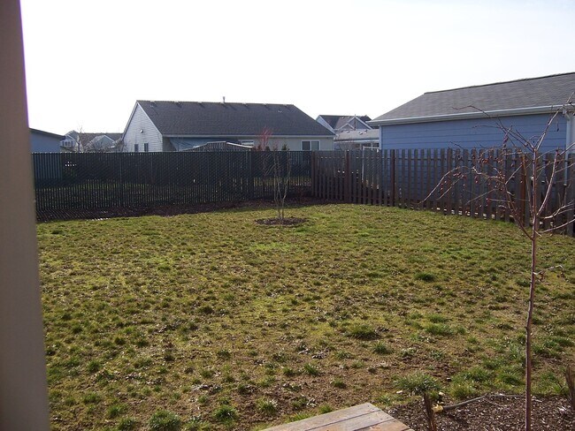 Building Photo - Available Now! 3 Bedroom ~ 1.5 Bathroom House Located in South Corvallis with A/C