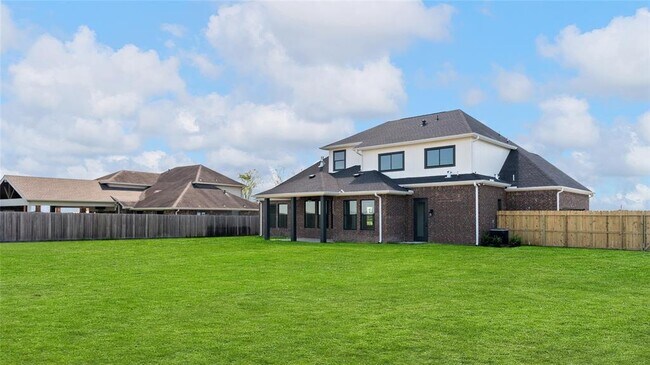 Building Photo - 3511 Palm Crest Dr