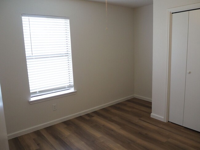 Building Photo - 3 Bed 2 Bath in Fort Worth