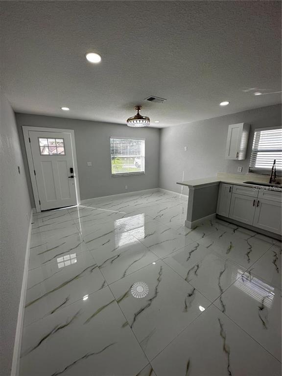 Building Photo - 7813 Lakeshore Dr