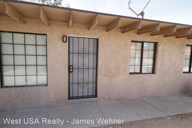 Building Photo - 2444 E Danbury Rd