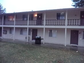 Building Photo - Nice apartment in convenient location