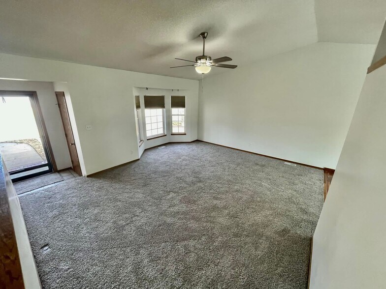 Building Photo - 2710 S Yellowstone St