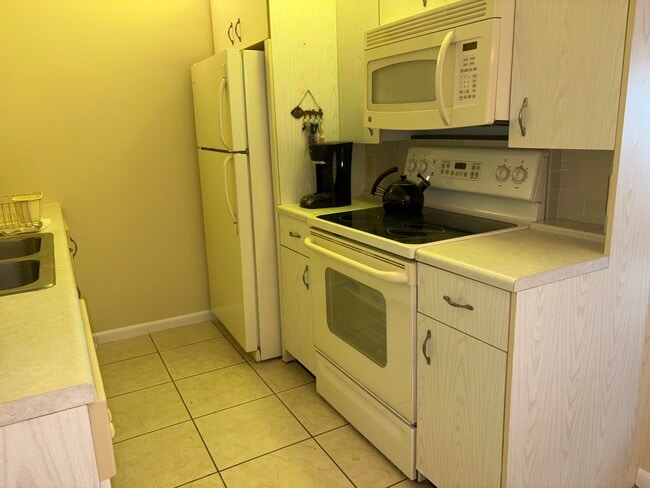 Building Photo - 4049 Cornwall C