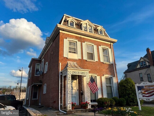 Building Photo - 535 E High St