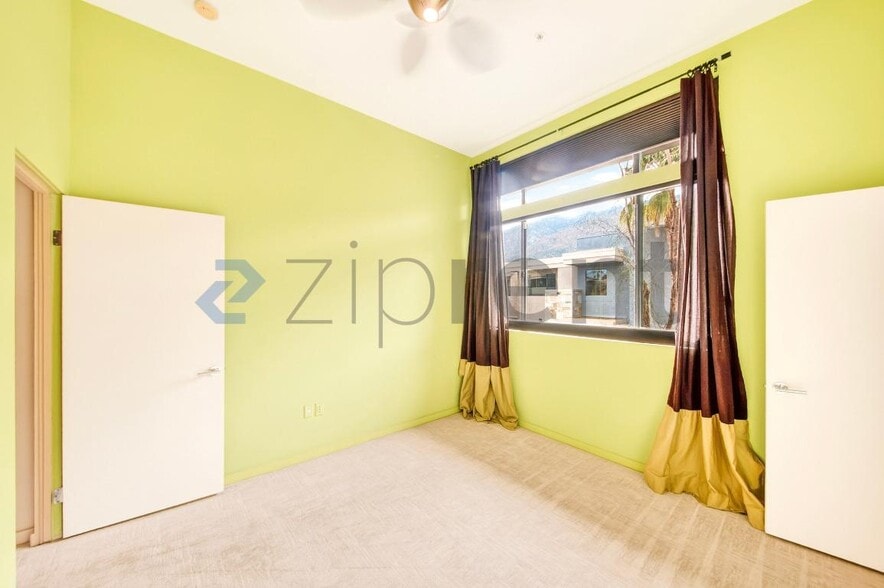 Building Photo - 1010 E Palm Canyon Dr