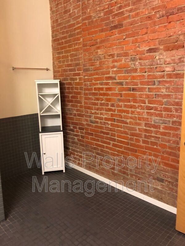 Building Photo - 211 1st Ave S