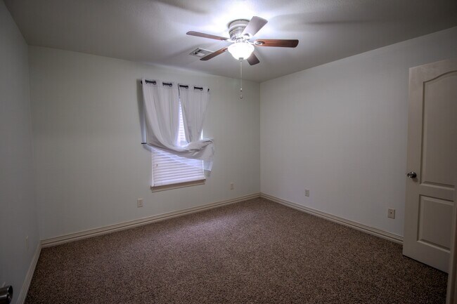 Building Photo - 202 Dawn Dr