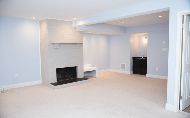 Building Photo - 10331 Bushman Dr