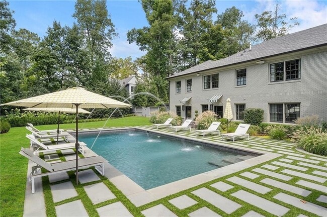 Building Photo - 3612 Castlegate Dr NW
