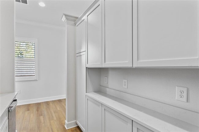 Building Photo - 1903 W Bristol Ave