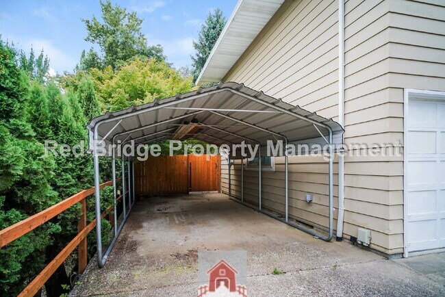 Building Photo - 5062 SW Freeman Ct