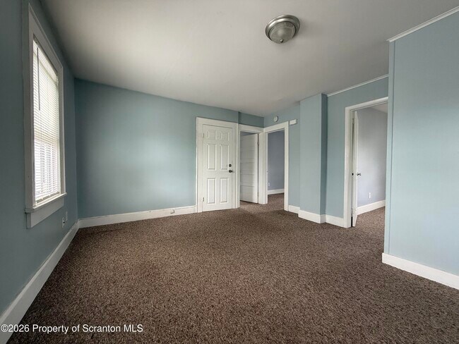 Building Photo - 627 Sherwood Ave