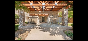 Building Photo - 250 Lakewood Dr