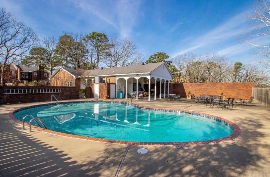 Building Photo - 311 Cambridge Place Dr