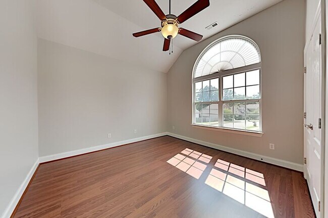 Building Photo - 844 Daybreak Dr