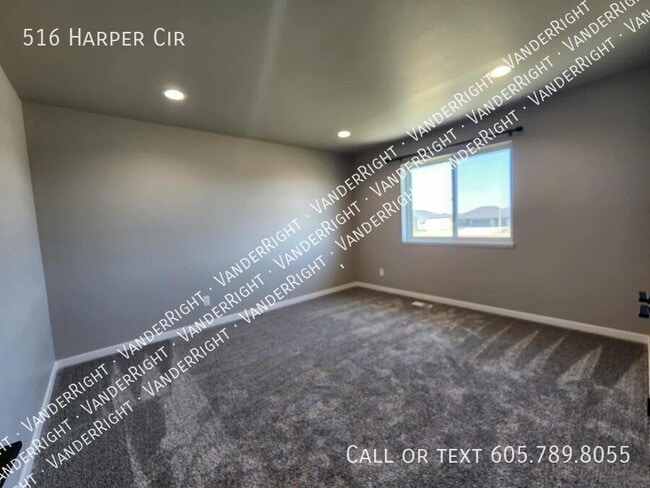 Building Photo - 516 Harper Cir