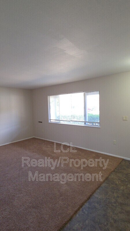 Building Photo - 27131 Pinehurst Rd