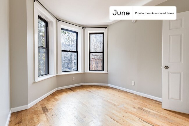 Building Photo - 362 Parkside Ave