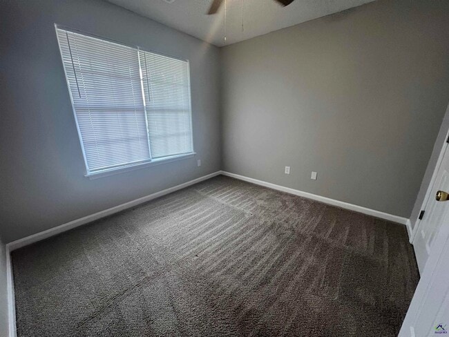 Building Photo - 215 Haverhill Cir