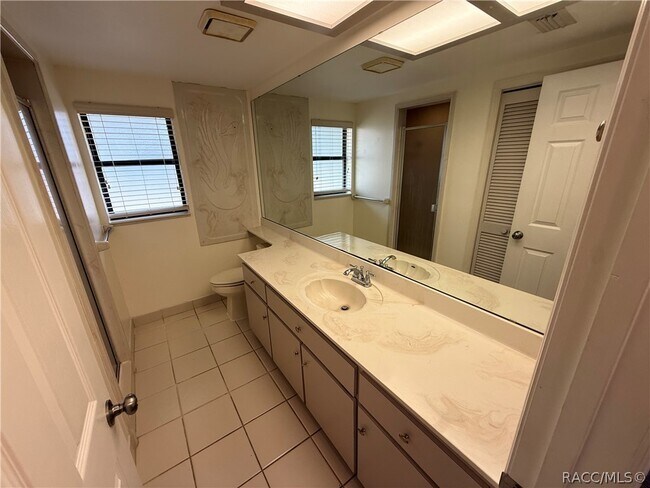 Building Photo - 2235 W Springlake Dr