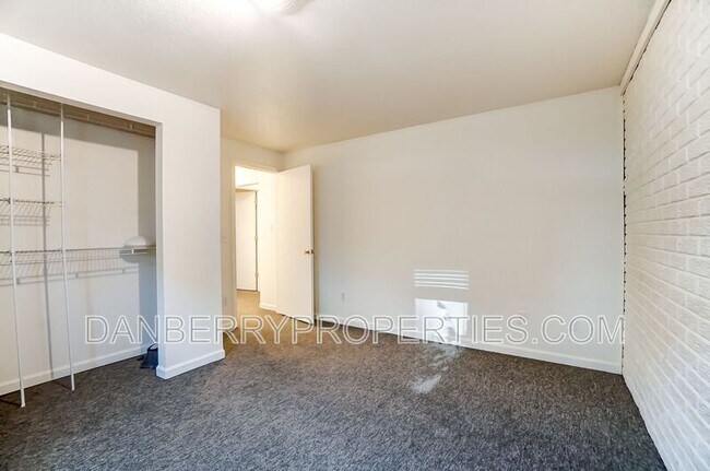 Building Photo - 3704 Willow Run Dr