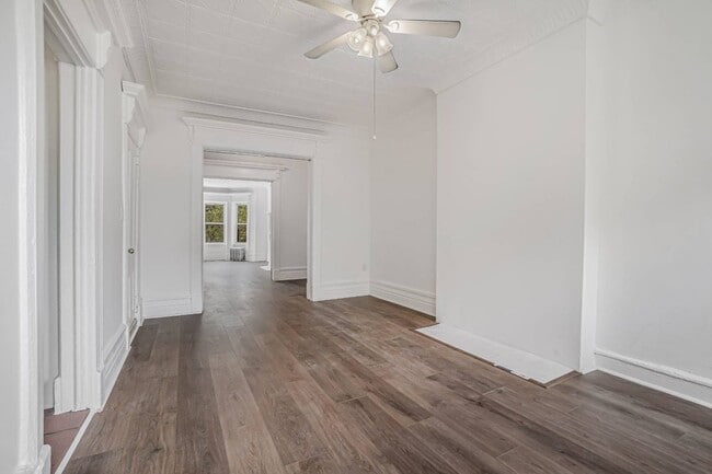Building Photo - 421 58th St
