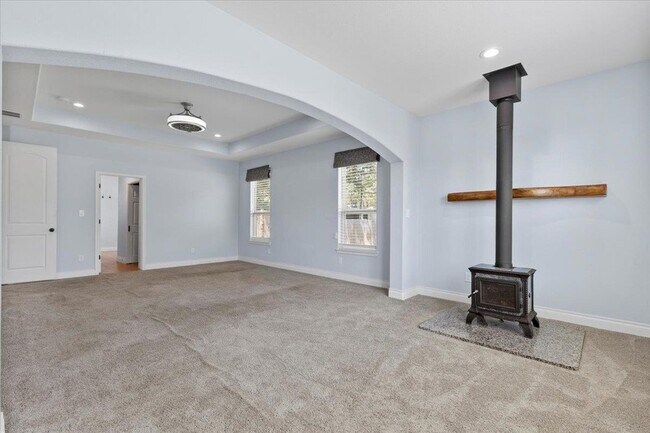 Building Photo - 127 Medlar Dr