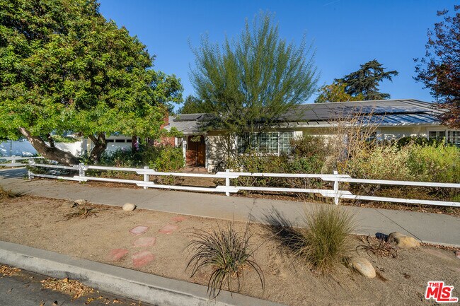 Building Photo - 13843 Milbank St