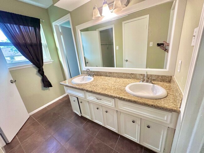 Building Photo - 17502 Cassina Dr