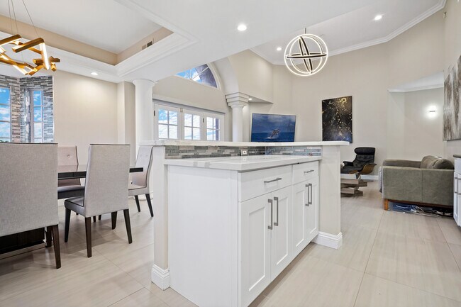 Building Photo - 10627 Ashton Ave