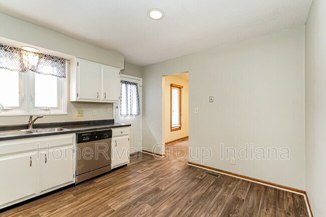 Building Photo - 712 Daffon Dr