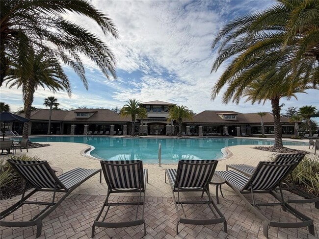 Building Photo - 2422 Riverbank Cv