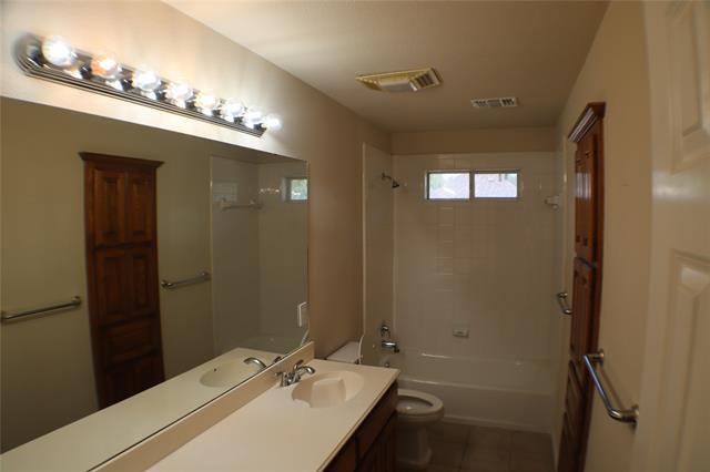 Building Photo - 1670 Oak Ridge Dr