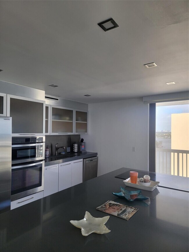 Building Photo - 1500 S Ocean Dr