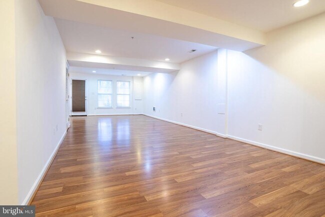 Building Photo - 9314 Penrose St